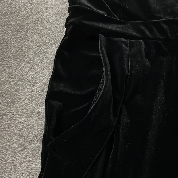 Express size 2 velvet jumpsuit - Picture 2 of 3
